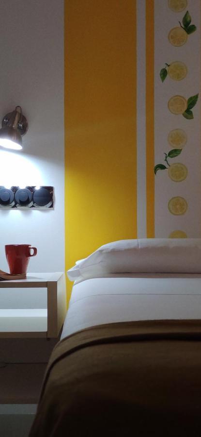 Hostal Santa Ana Colors Madrid Bagian luar foto