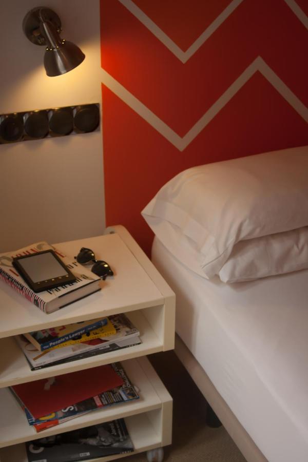 Hostal Santa Ana Colors Madrid Bagian luar foto