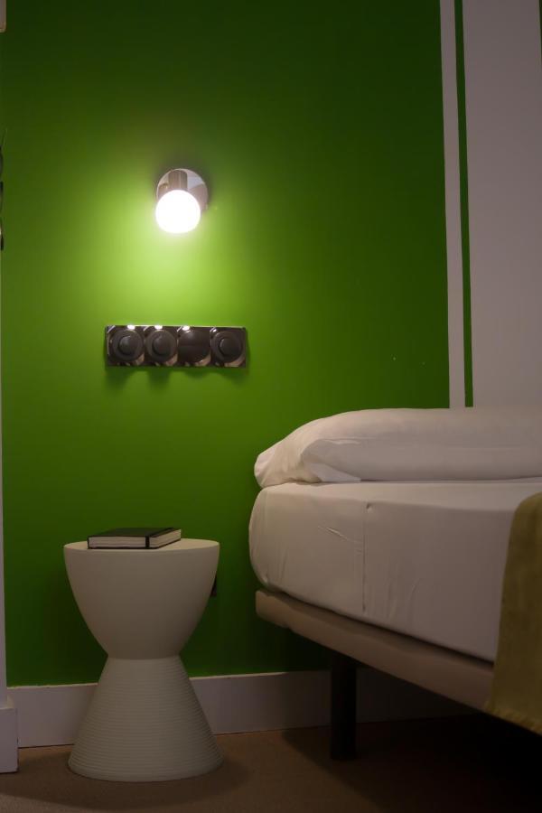 Hostal Santa Ana Colors Madrid Bagian luar foto