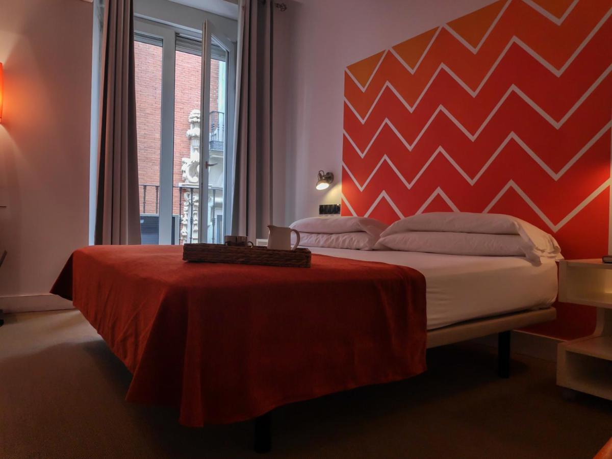 Hostal Santa Ana Colors Madrid Bagian luar foto