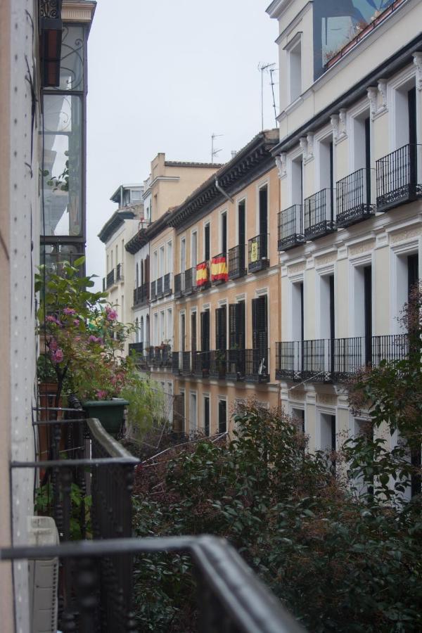 Hostal Santa Ana Colors Madrid Bagian luar foto