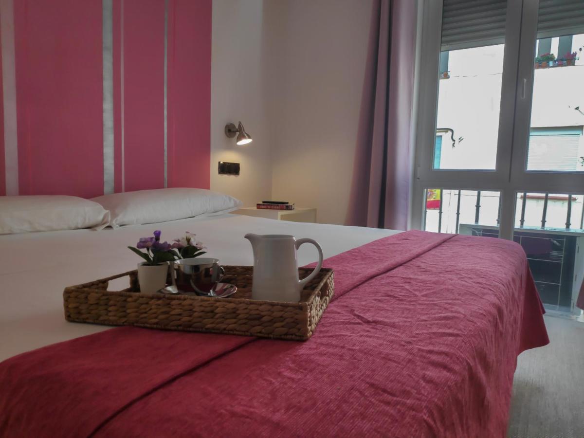 Hostal Santa Ana Colors Madrid Bagian luar foto