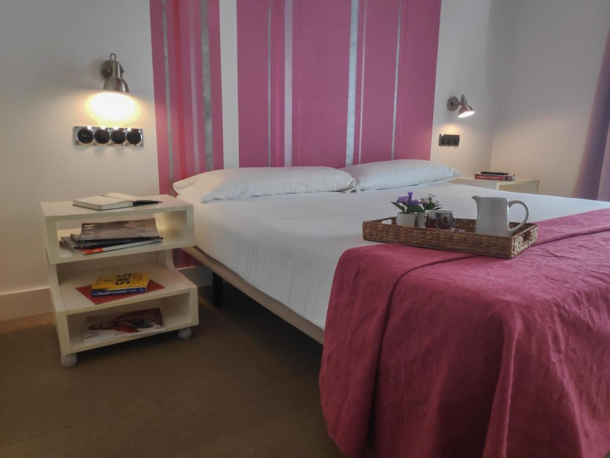 Hostal Santa Ana Colors Madrid Bagian luar foto