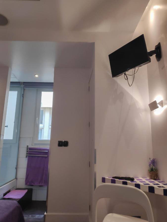 Hostal Santa Ana Colors Madrid Bagian luar foto