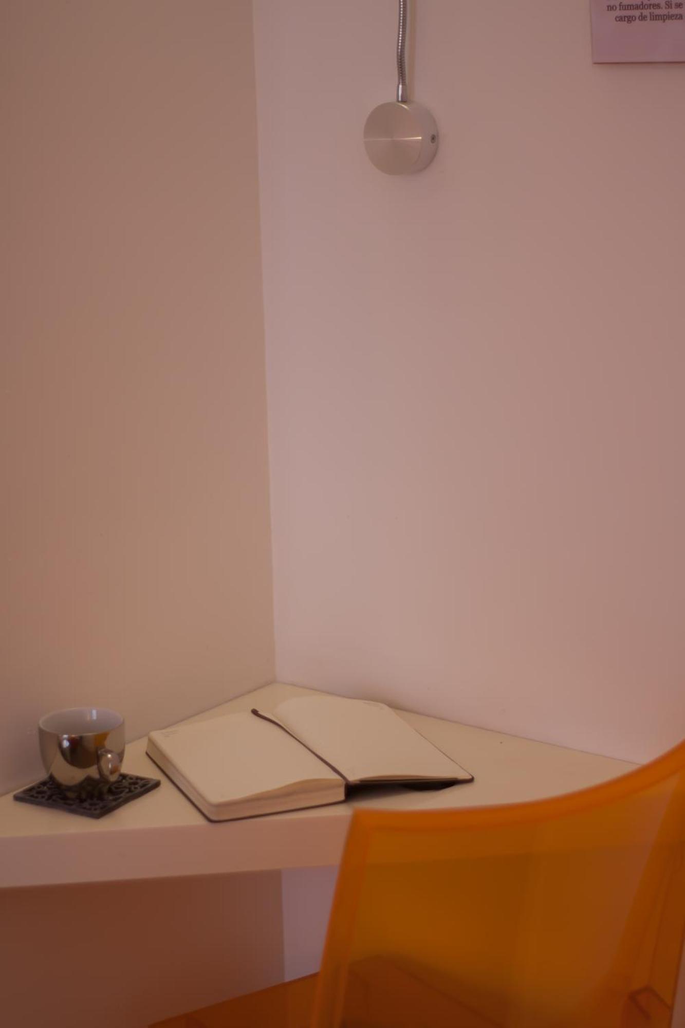 Hostal Santa Ana Colors Madrid Bagian luar foto