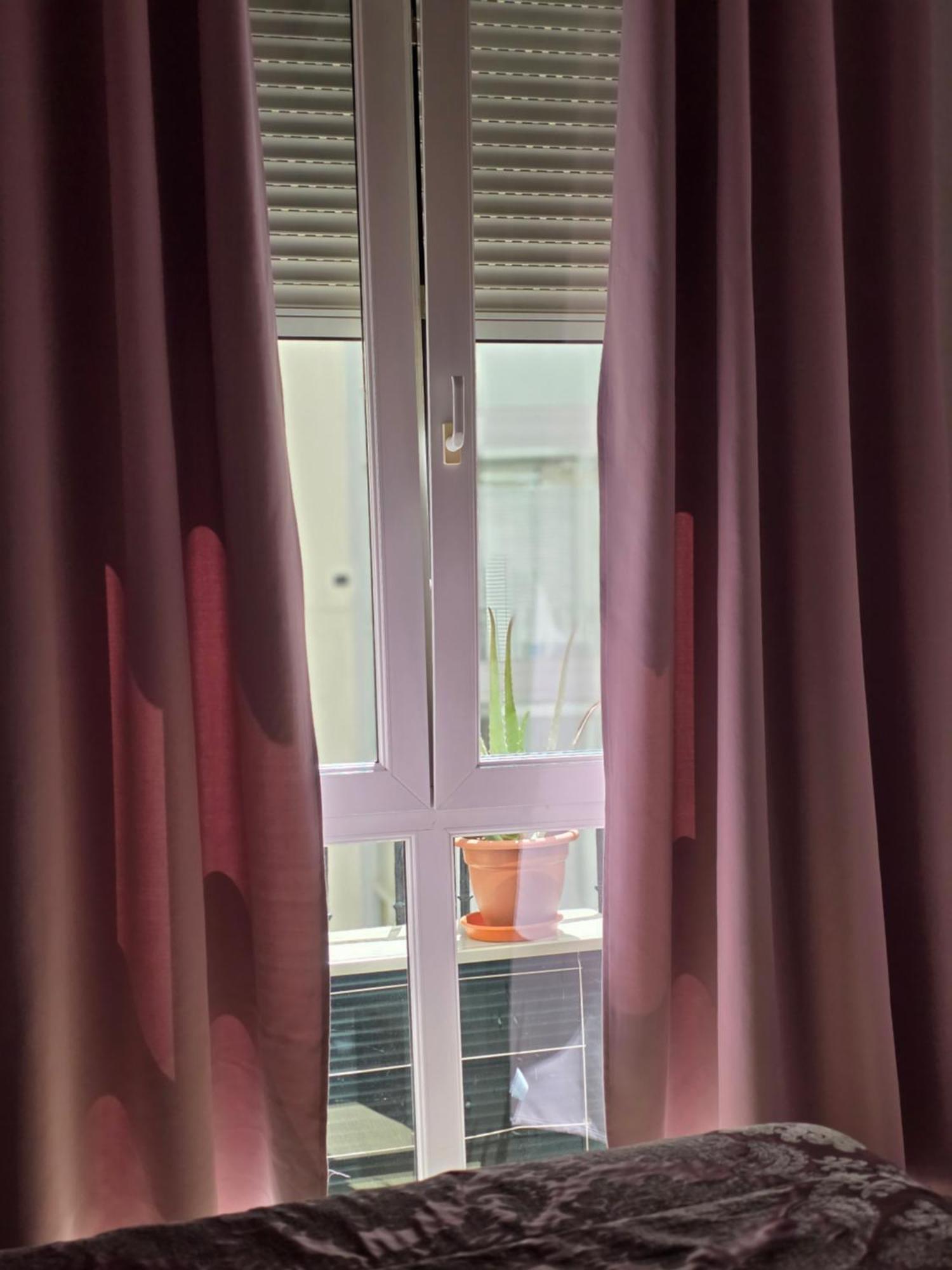 Hostal Santa Ana Colors Madrid Bagian luar foto