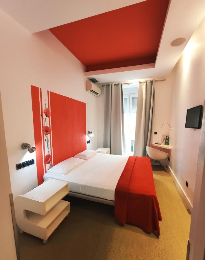 Hostal Santa Ana Colors Madrid Bagian luar foto