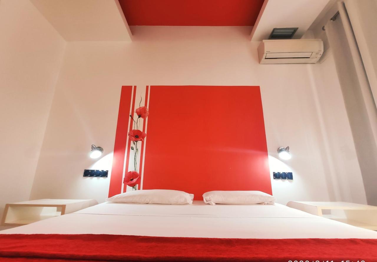 Hostal Santa Ana Colors Madrid Bagian luar foto