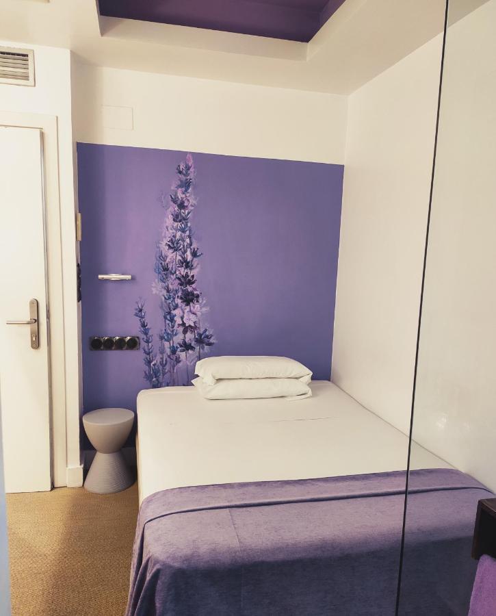 Hostal Santa Ana Colors Madrid Bagian luar foto
