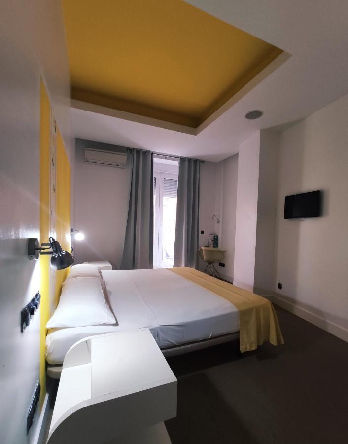 Hostal Santa Ana Colors Madrid Bagian luar foto
