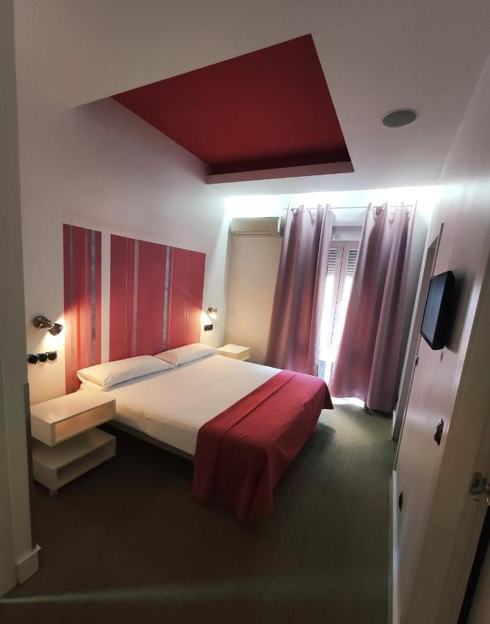 Hostal Santa Ana Colors Madrid Bagian luar foto